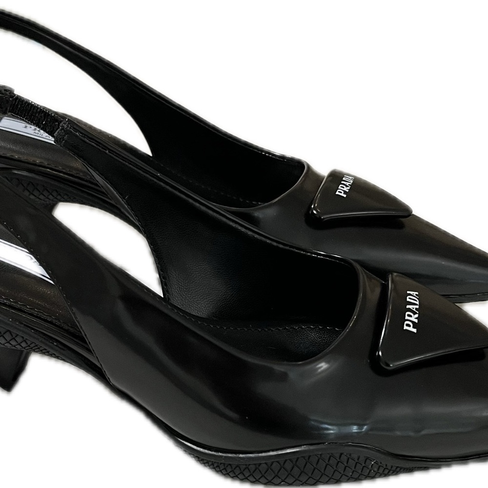 Slingback Black pump